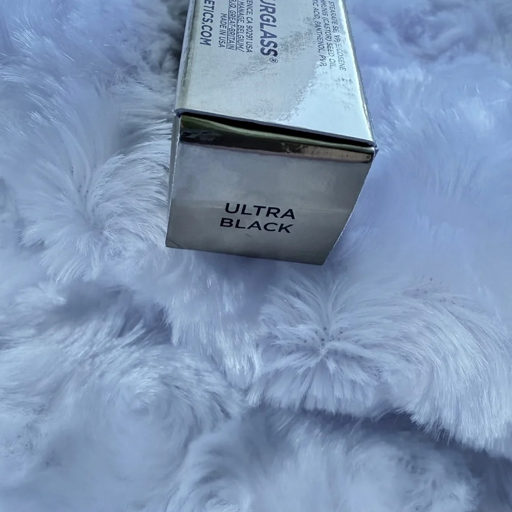 Hourglass Unlocked Mascara in Black